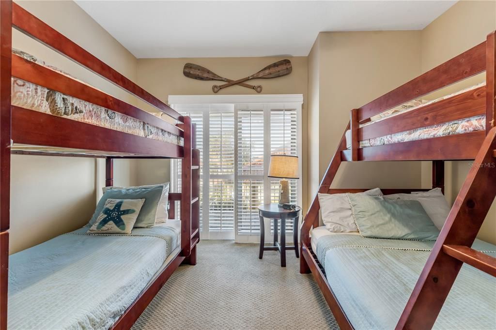Activo con contrato: $1,195,000 (3 camas, 3 baños, 2176 Pies cuadrados)