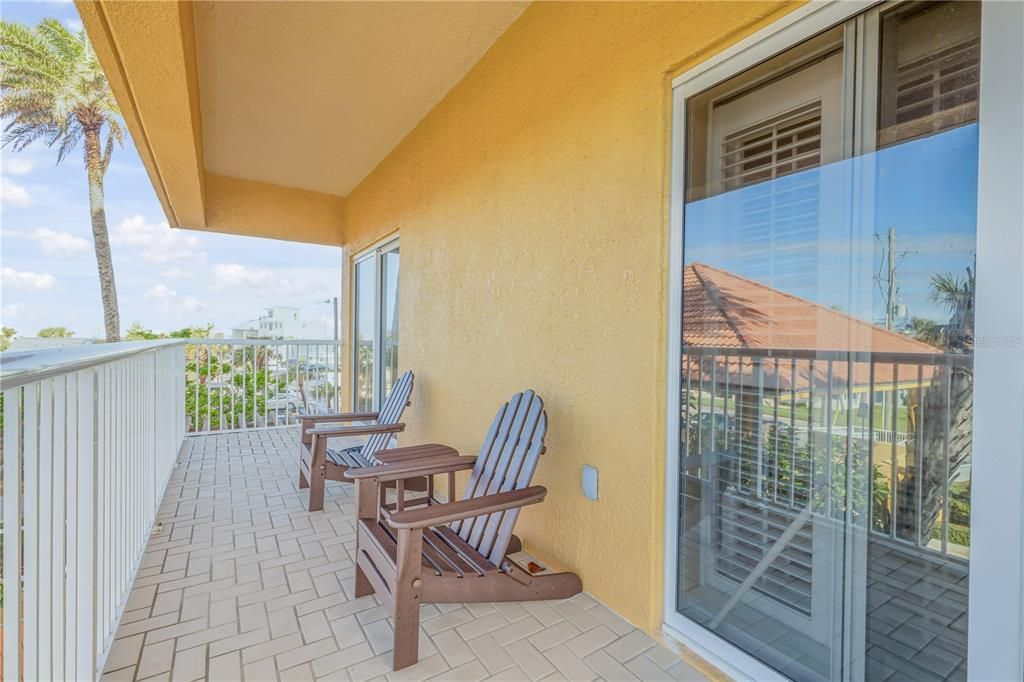 Activo con contrato: $1,195,000 (3 camas, 3 baños, 2176 Pies cuadrados)