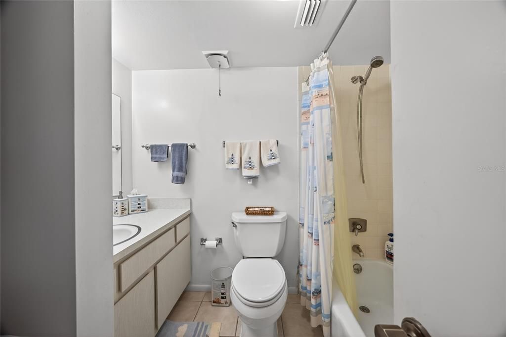 For Sale: $119,900 (2 beds, 2 baths, 1138 Square Feet)