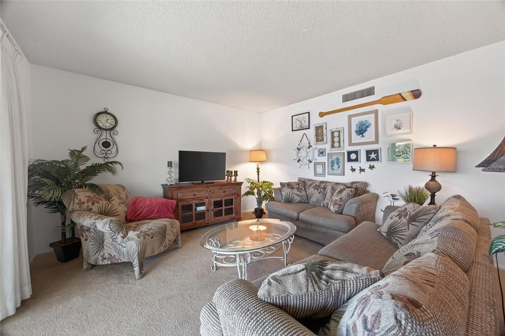 For Sale: $119,900 (2 beds, 2 baths, 1138 Square Feet)