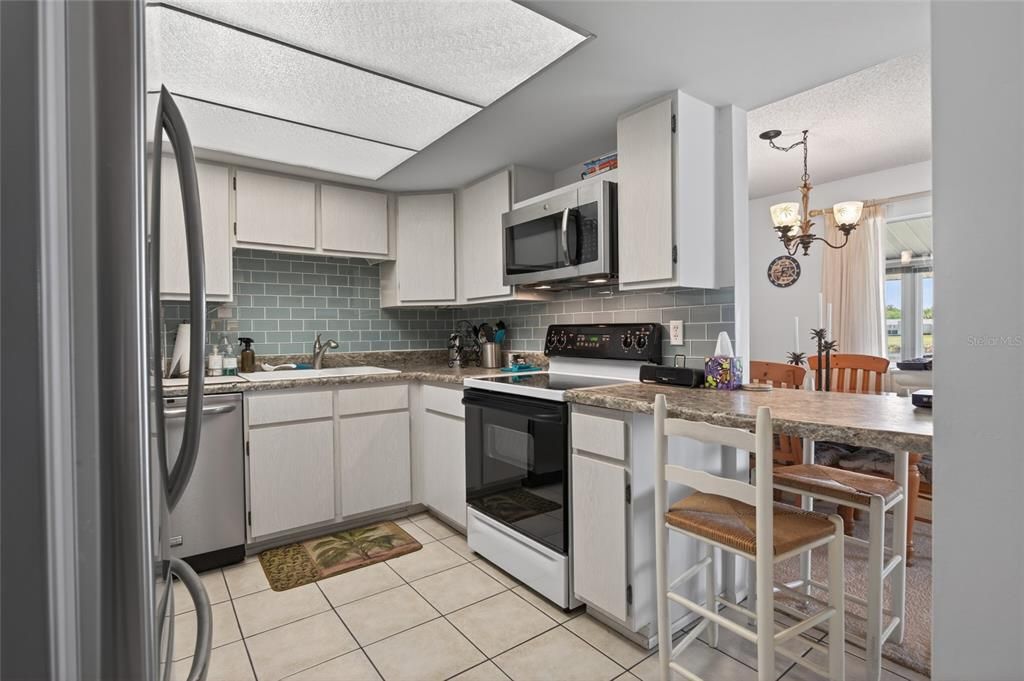 For Sale: $119,900 (2 beds, 2 baths, 1138 Square Feet)