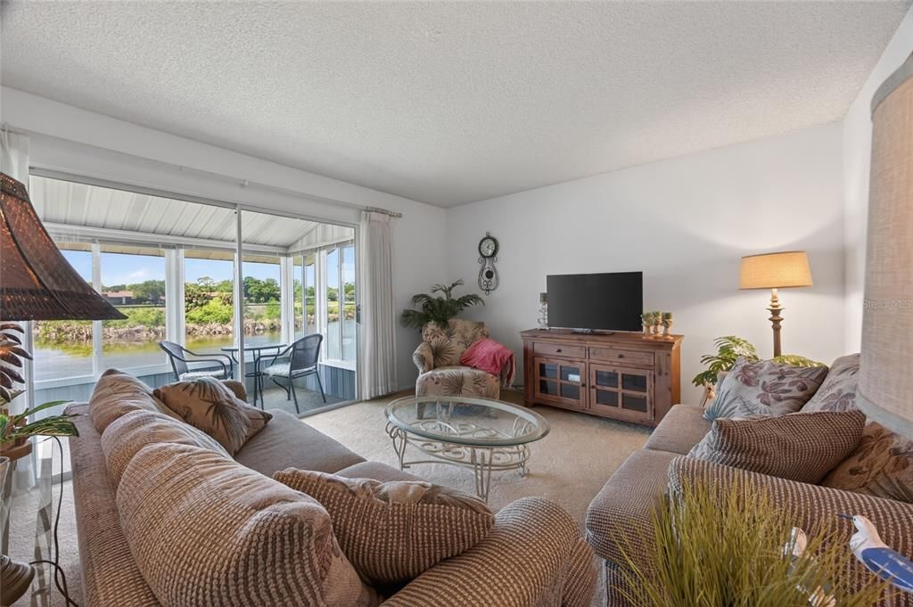 For Sale: $119,900 (2 beds, 2 baths, 1138 Square Feet)