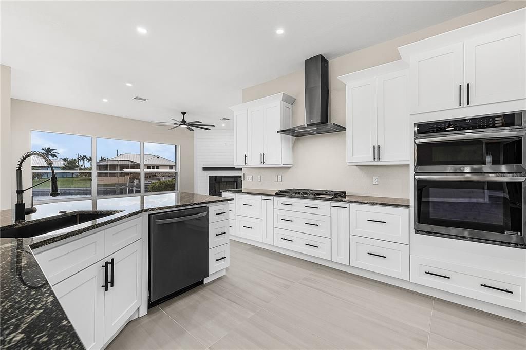 На продажу: $789,900 (3 спален, 2 ванн, 2240 Квадратных фут)