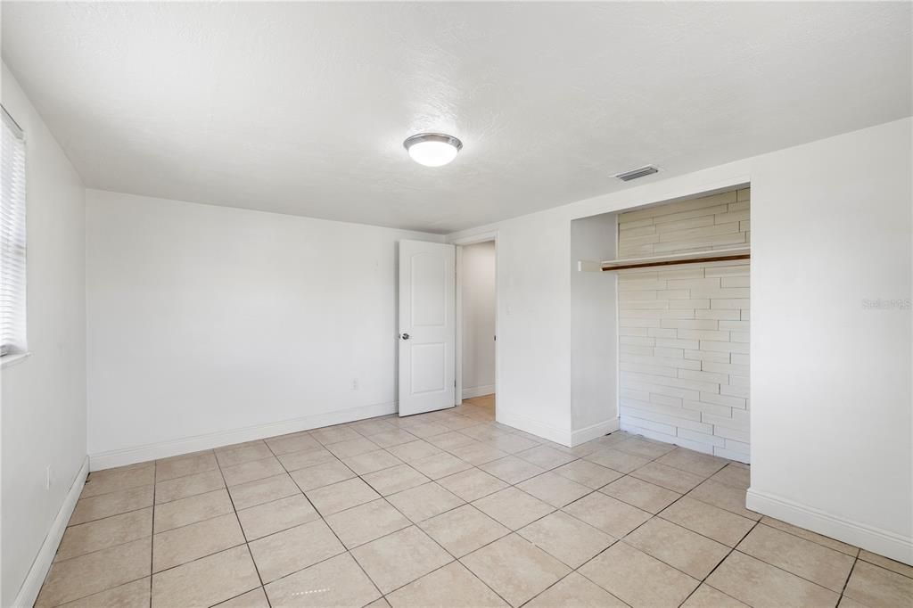 Active With Contract: $1,500 (3 beds, 1 baths, 1120 Square Feet)