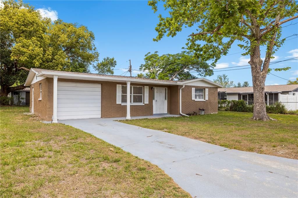 Active With Contract: $1,500 (3 beds, 1 baths, 1120 Square Feet)