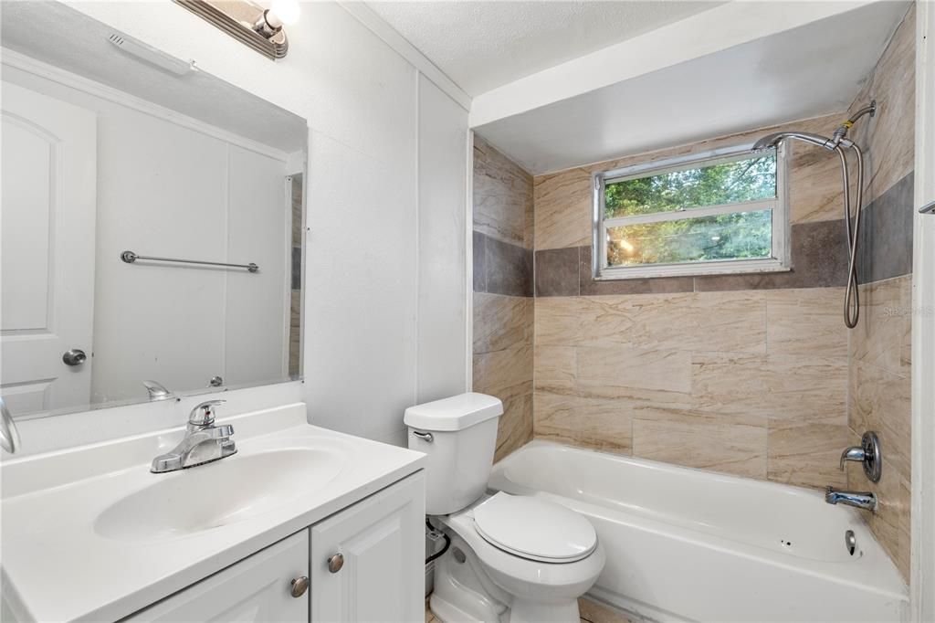 Active With Contract: $1,500 (3 beds, 1 baths, 1120 Square Feet)