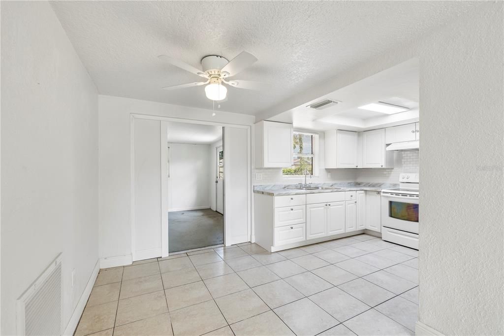 Active With Contract: $1,500 (3 beds, 1 baths, 1120 Square Feet)