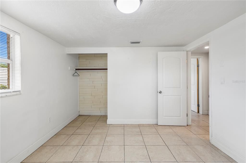 Active With Contract: $1,500 (3 beds, 1 baths, 1120 Square Feet)