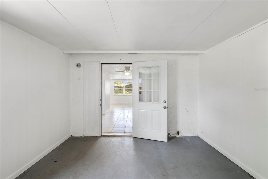 Active With Contract: $1,500 (3 beds, 1 baths, 1120 Square Feet)
