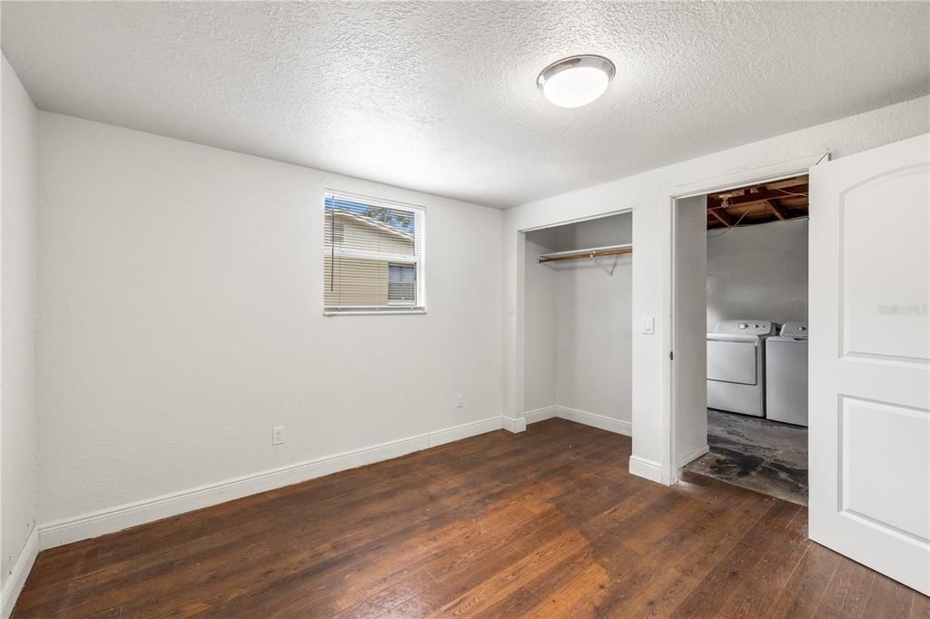 Active With Contract: $1,500 (3 beds, 1 baths, 1120 Square Feet)