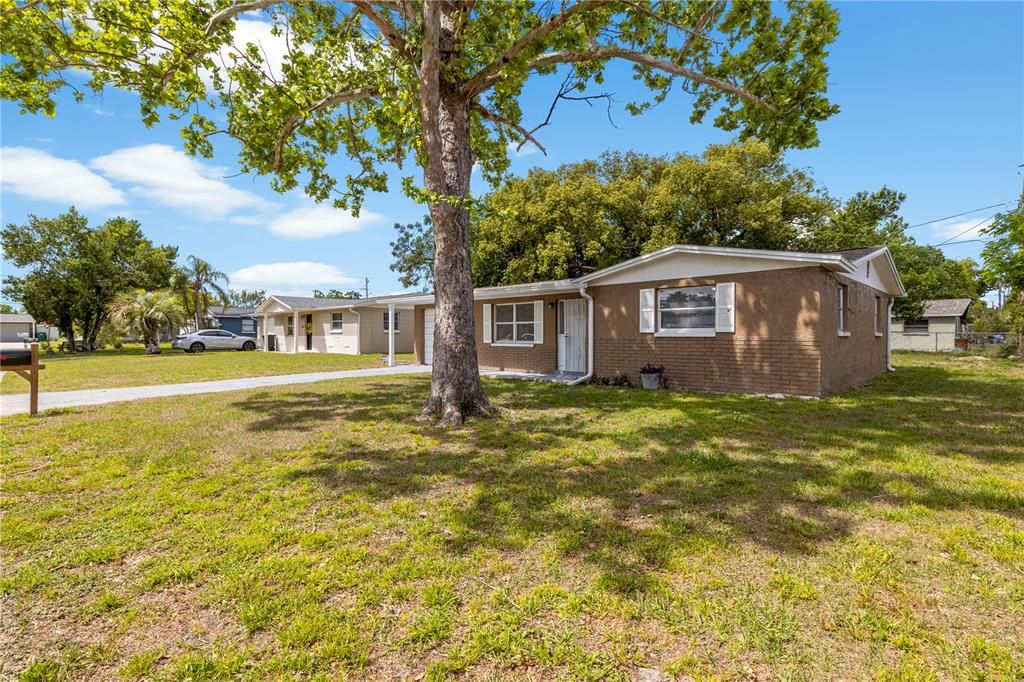 Active With Contract: $1,500 (3 beds, 1 baths, 1120 Square Feet)