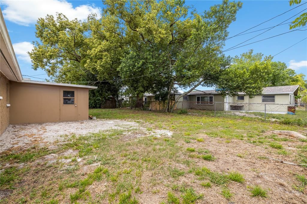 Active With Contract: $1,500 (3 beds, 1 baths, 1120 Square Feet)