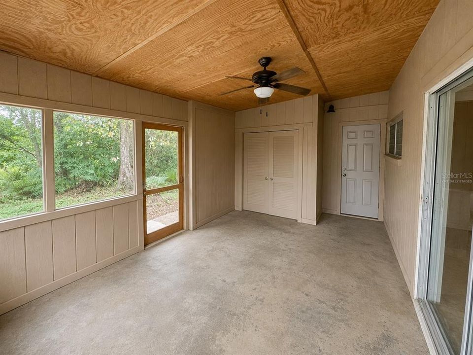 For Sale: $179,900 (2 beds, 2 baths, 1068 Square Feet)