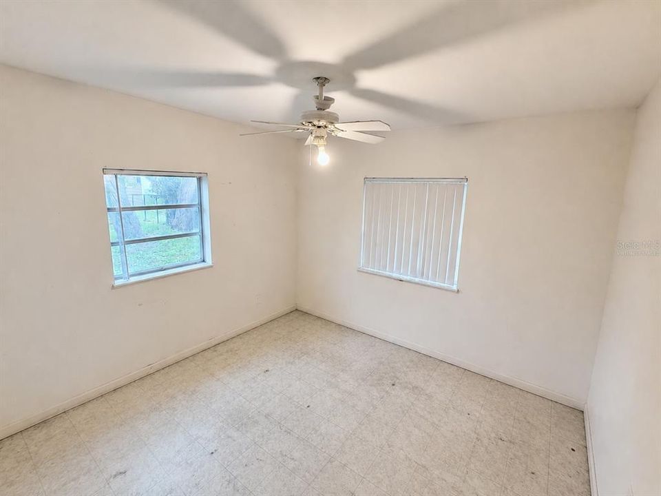 For Sale: $179,900 (2 beds, 2 baths, 1068 Square Feet)