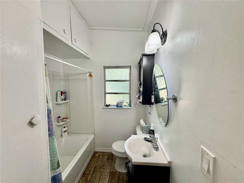 For Sale: $179,900 (2 beds, 2 baths, 1068 Square Feet)