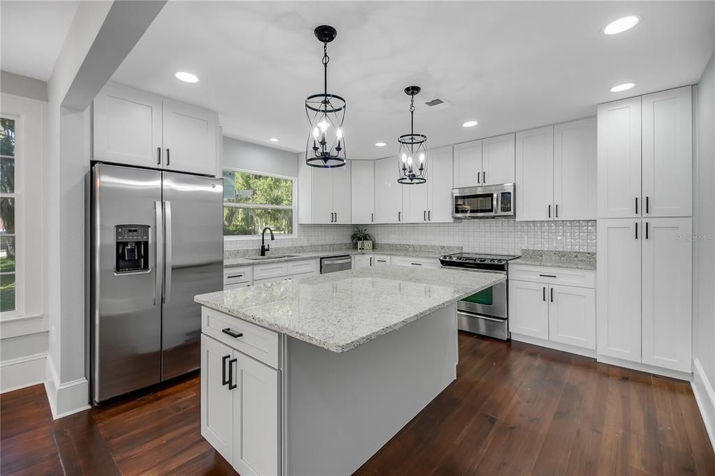 En Venta: $800,000 (4 camas, 3 baños, 2665 Pies cuadrados)
