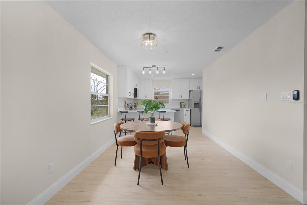 Activo con contrato: $349,999 (3 camas, 2 baños, 1318 Pies cuadrados)