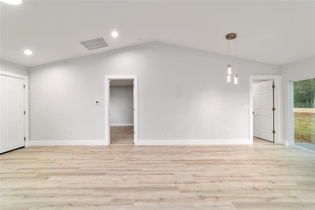 For Sale: $199,999 (3 beds, 2 baths, 1058 Square Feet)