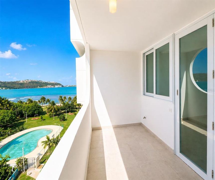 For Sale: $239,900 (2 beds, 1 baths, 937 Square Feet)