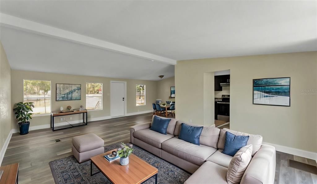 Active With Contract: $219,900 (3 beds, 2 baths, 1152 Square Feet)
