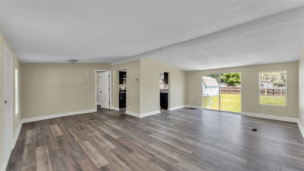 Active With Contract: $219,900 (3 beds, 2 baths, 1152 Square Feet)