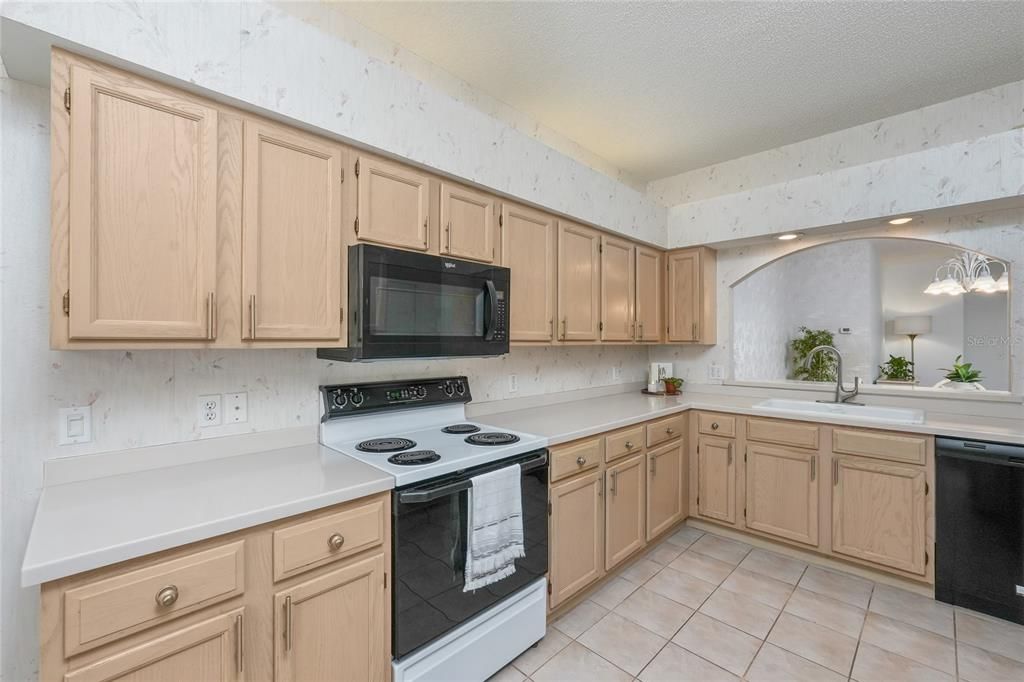 На продажу: $359,000 (2 спален, 2 ванн, 1632 Квадратных фут)