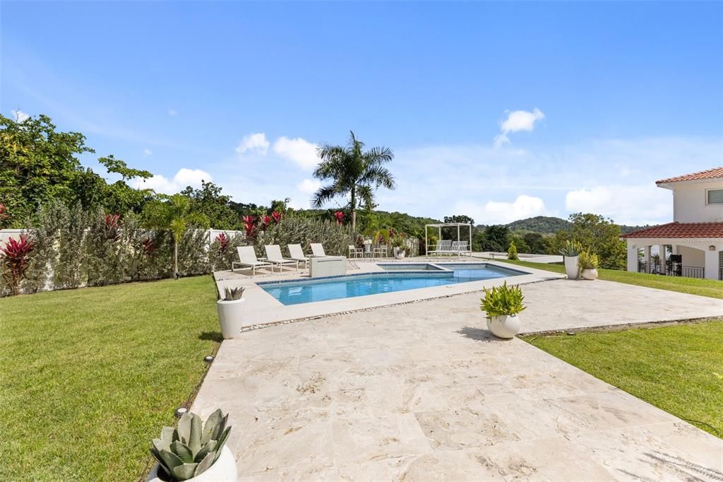 For Sale: $1,495,000 (3 beds, 3 baths, 6000 Square Feet)