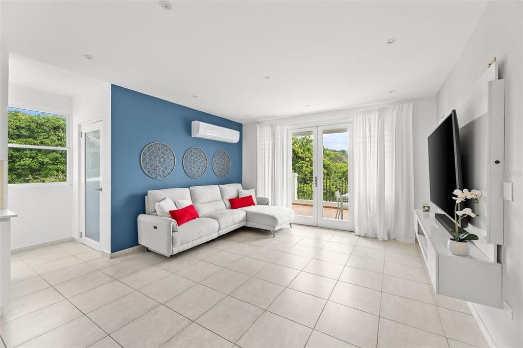 For Sale: $1,495,000 (3 beds, 3 baths, 6000 Square Feet)