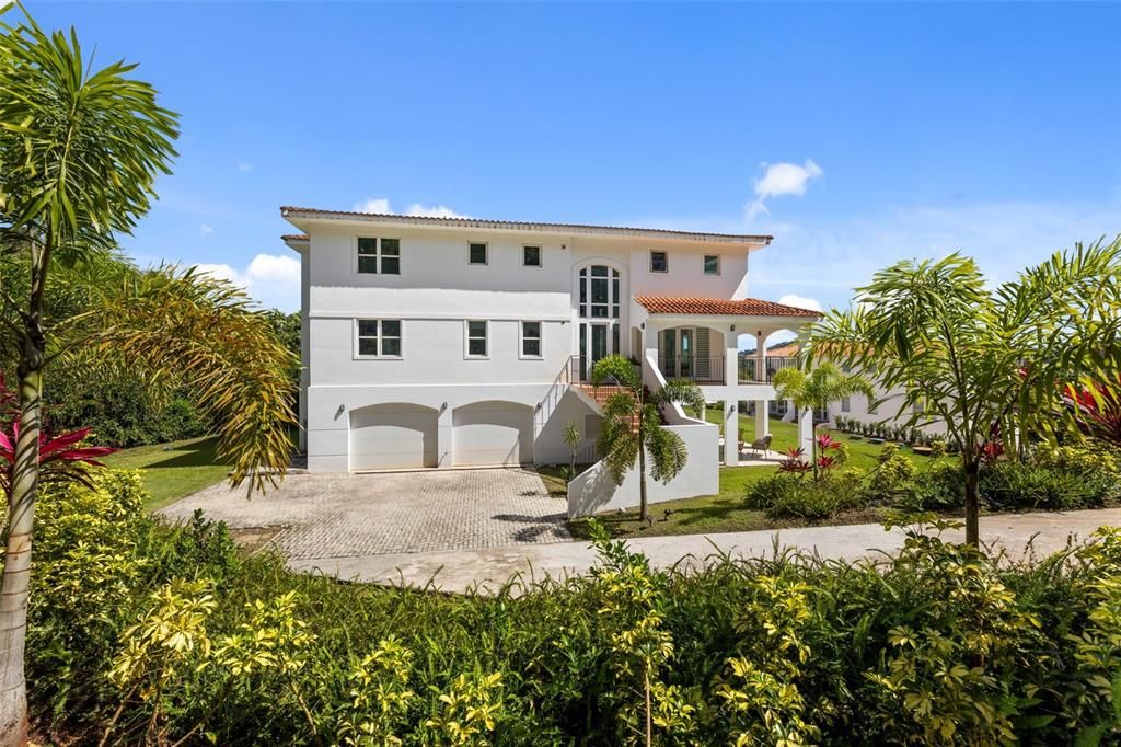 For Sale: $1,495,000 (3 beds, 3 baths, 6000 Square Feet)