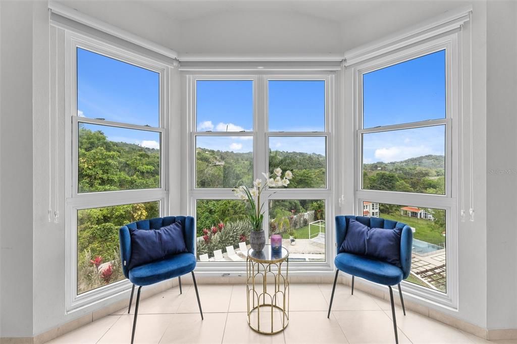 For Sale: $1,495,000 (3 beds, 3 baths, 6000 Square Feet)