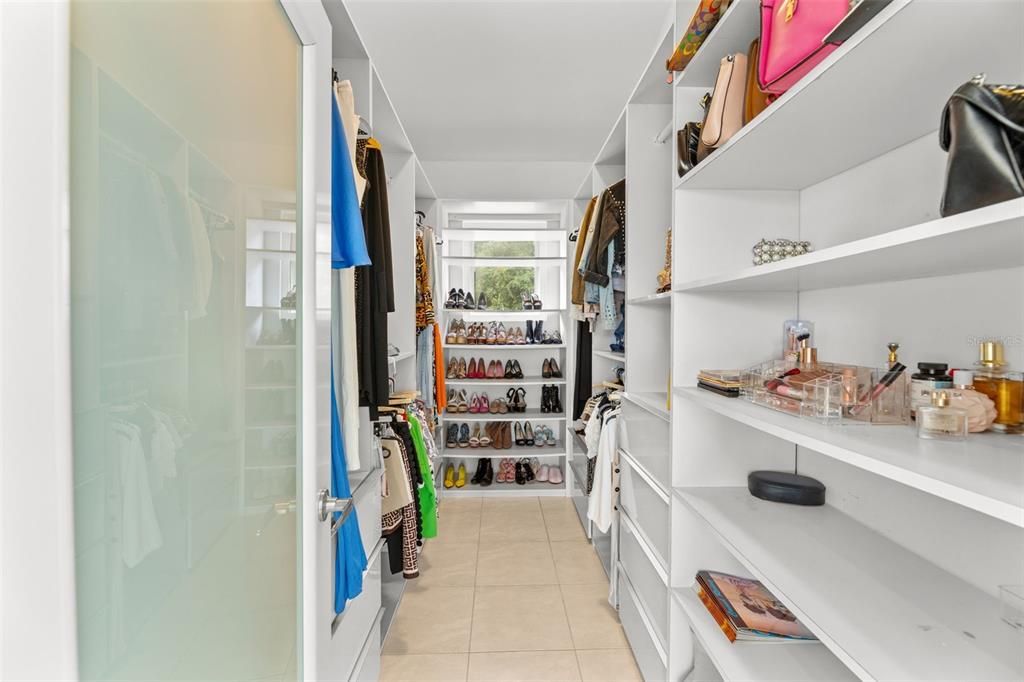 For Sale: $1,495,000 (3 beds, 3 baths, 6000 Square Feet)