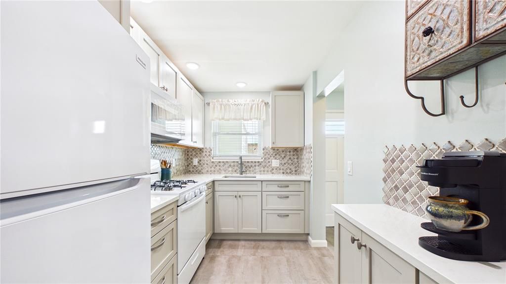 For Sale: $159,900 (1 beds, 1 baths, 1060 Square Feet)