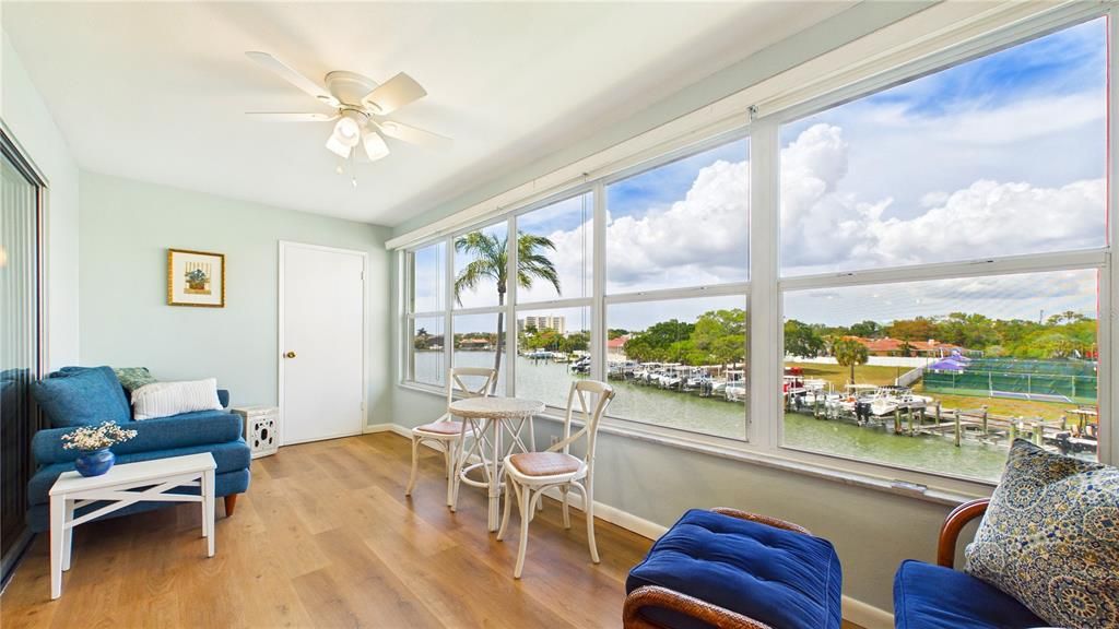 For Sale: $159,900 (1 beds, 1 baths, 1060 Square Feet)