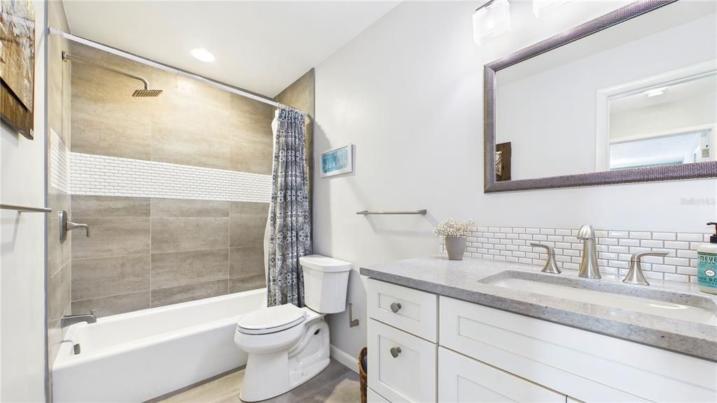 For Sale: $159,900 (1 beds, 1 baths, 1060 Square Feet)