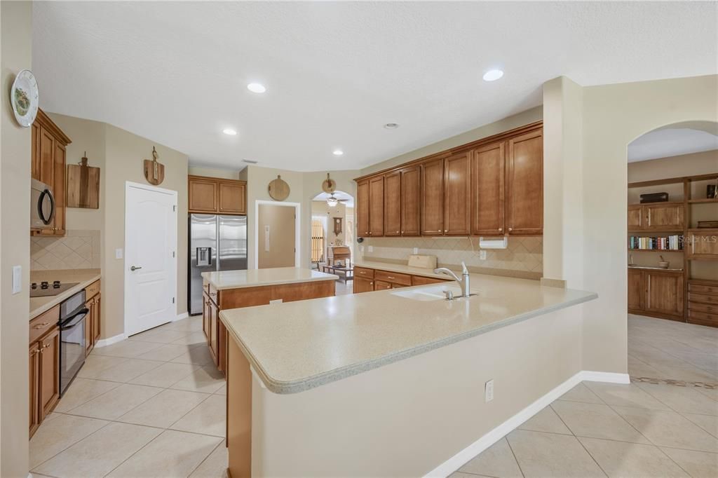 For Sale: $659,900 (5 beds, 3 baths, 2892 Square Feet)