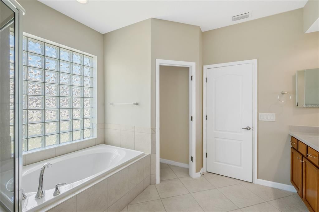 For Sale: $659,900 (5 beds, 3 baths, 2892 Square Feet)