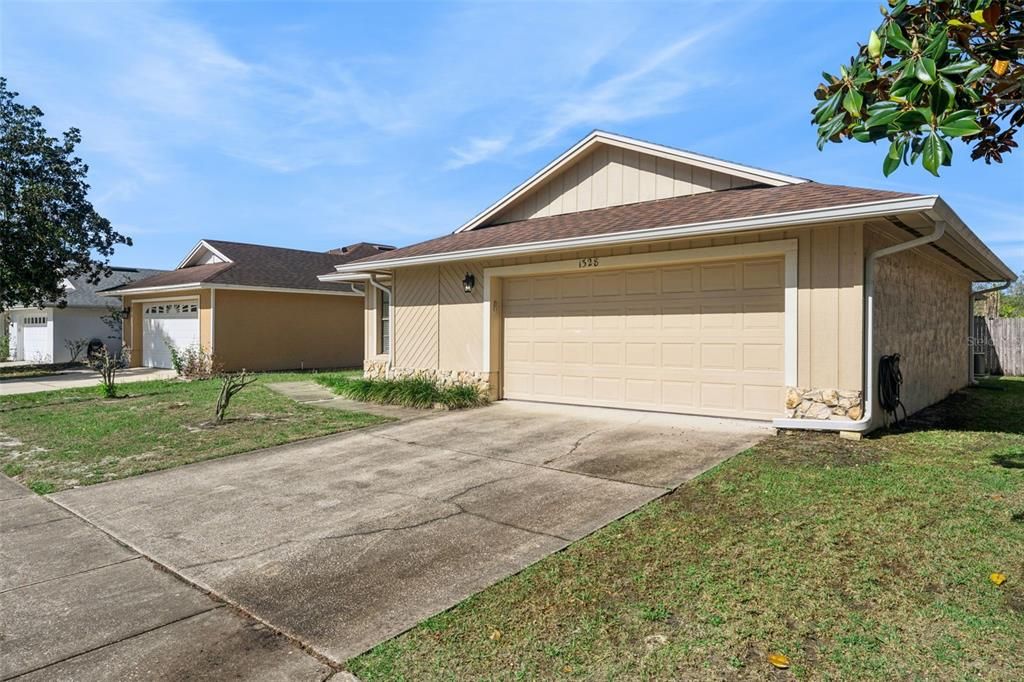 Activo con contrato: $373,000 (4 camas, 2 baños, 1582 Pies cuadrados)