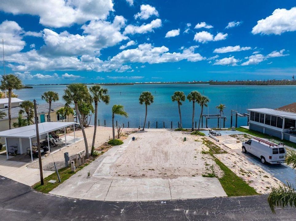 待售: $225,000 (0.08 acres)