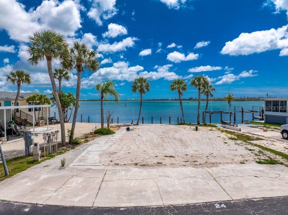 待售: $225,000 (0.08 acres)