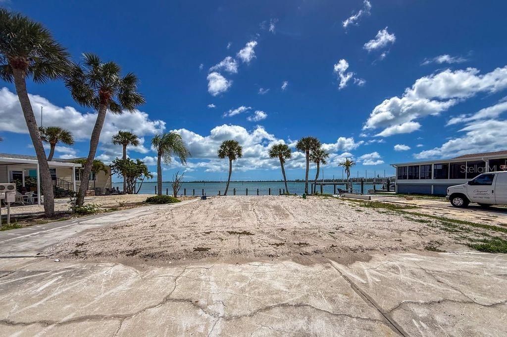 待售: $225,000 (0.08 acres)