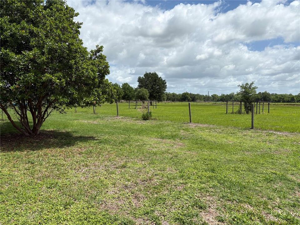 待售: $1,025,000 (37.12 acres)