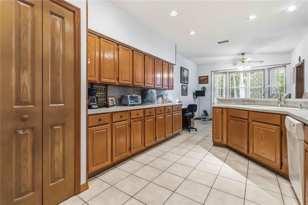 En Venta: $592,900 (4 camas, 3 baños, 2510 Pies cuadrados)