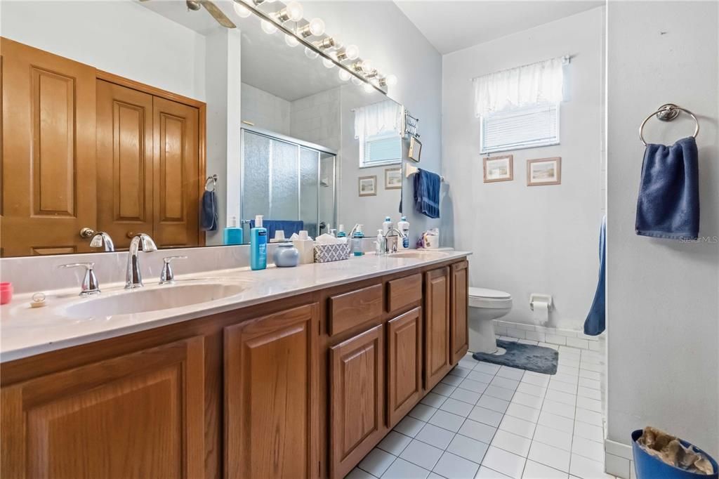 En Venta: $592,900 (4 camas, 3 baños, 2510 Pies cuadrados)