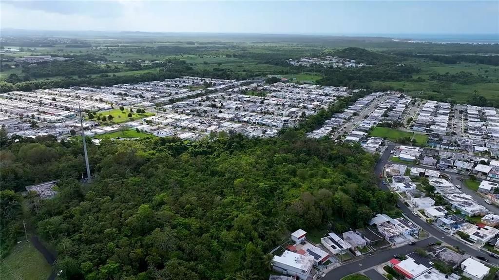待售: $1,995,000 (6.24 acres)
