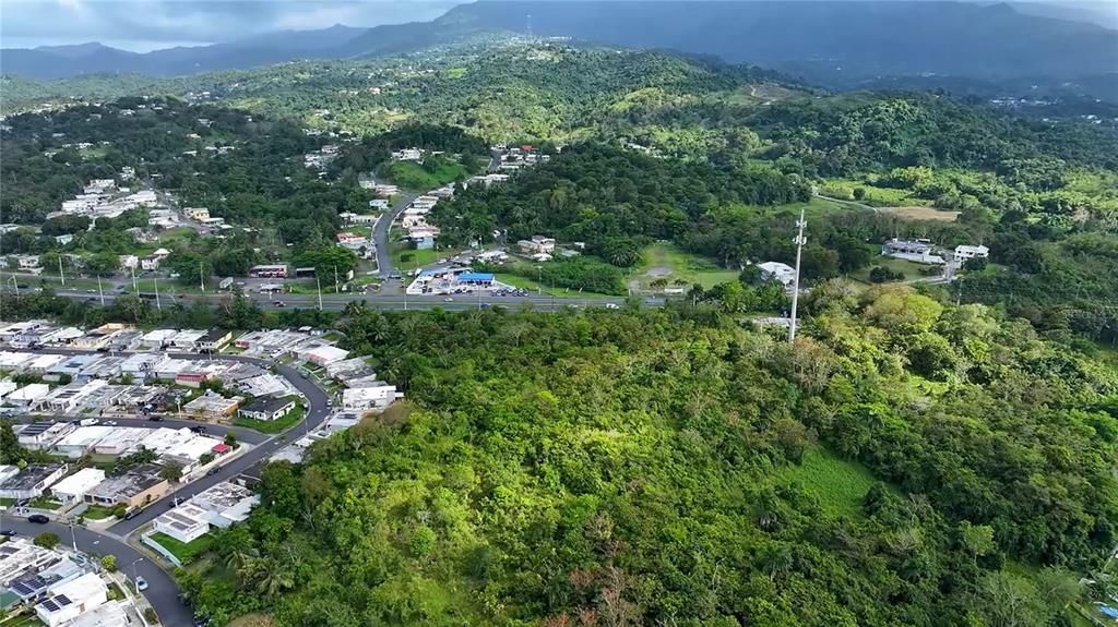 待售: $1,995,000 (6.24 acres)