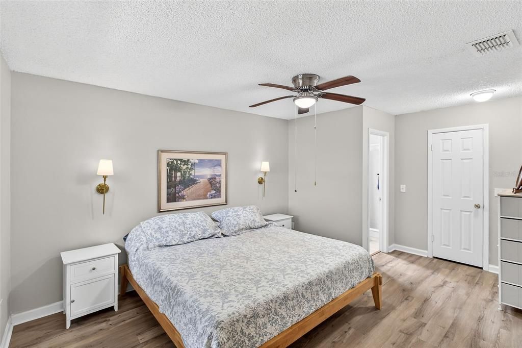 Activo con contrato: $375,000 (3 camas, 2 baños, 1473 Pies cuadrados)