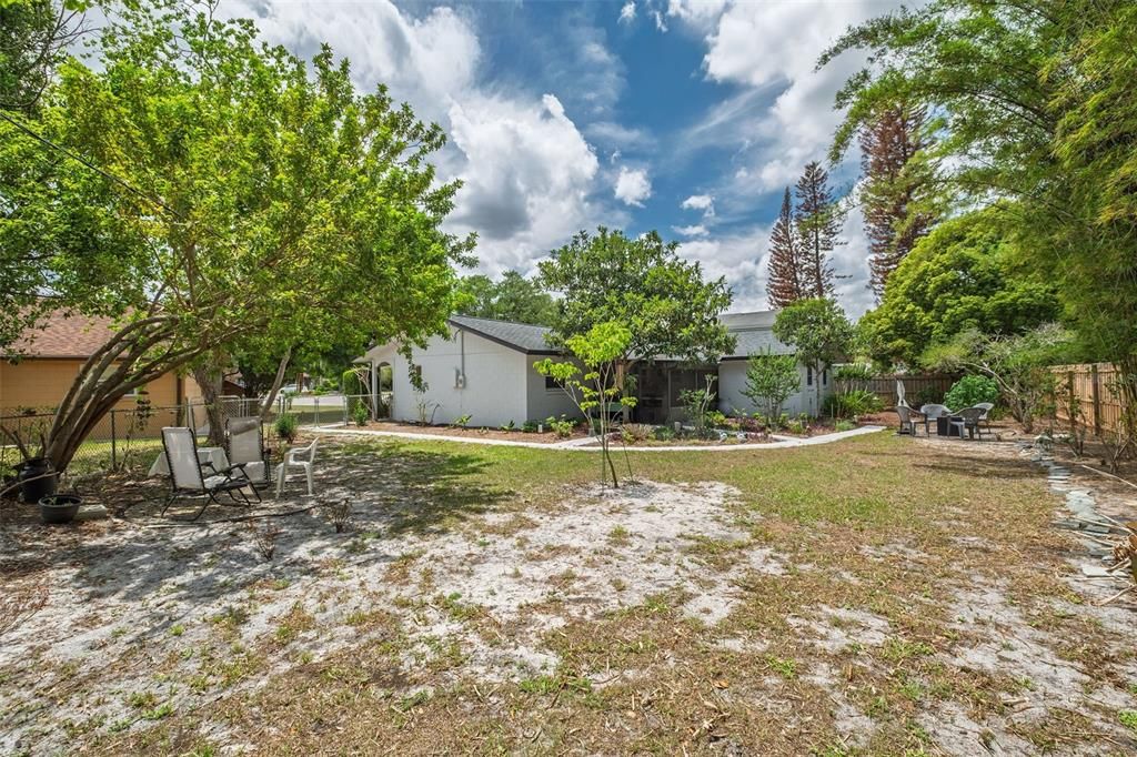 Activo con contrato: $375,000 (3 camas, 2 baños, 1473 Pies cuadrados)