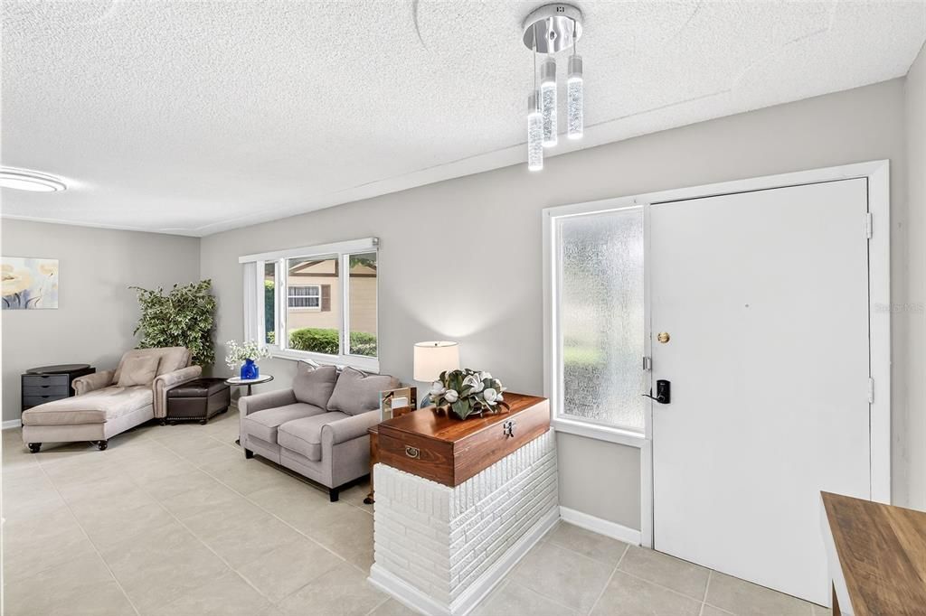 Activo con contrato: $375,000 (3 camas, 2 baños, 1473 Pies cuadrados)