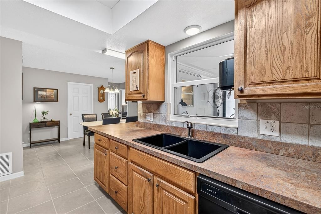 Activo con contrato: $375,000 (3 camas, 2 baños, 1473 Pies cuadrados)