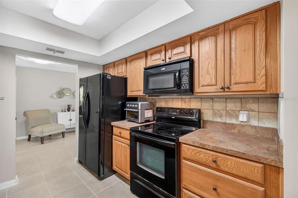 Activo con contrato: $375,000 (3 camas, 2 baños, 1473 Pies cuadrados)
